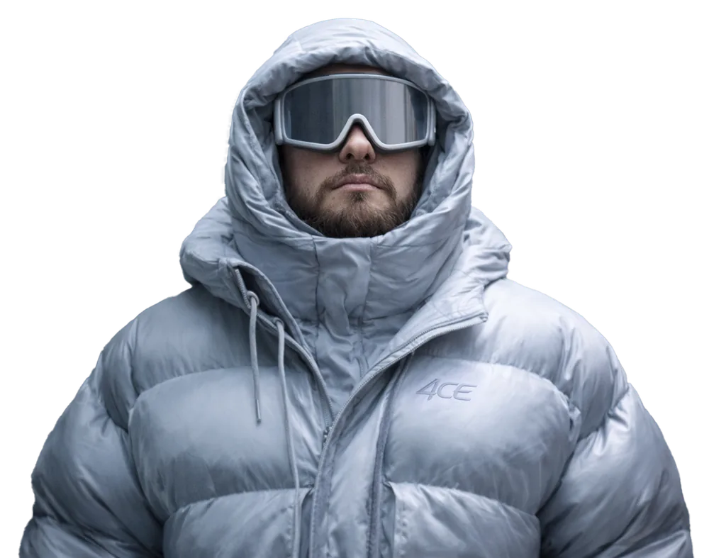 Balthasar Ehret im silbernen 4CE-Puffer mit Skibrille